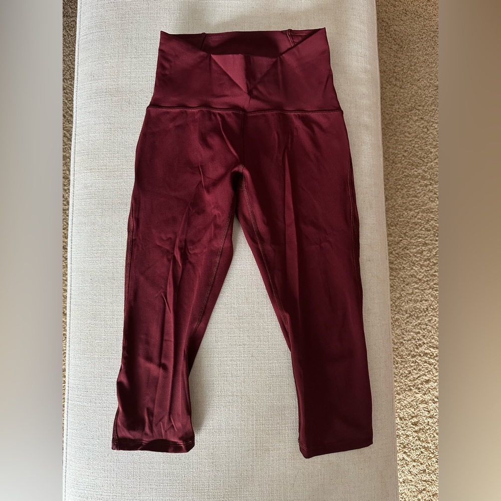 Size 4 lululemon cropped leggings